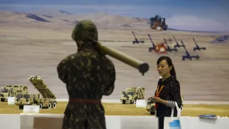 Манекен бійця НВА КНР з переносним зенітним ракетним комплексом. Фотоархів. Fot. PAP/EPA/Diego Azubel