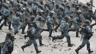 Członkowie specjalnej jednostki ukraińskiej policji Berkut podczas protestów w Kijowie w 2014 r. Fot. PAP/EPA/ALEXEY FURMAN