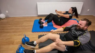 Trening na siłowni. Fot. PAP/Grzegorz Michałowski