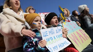 Українки з дітьми на протесті проти агресивної війни Росії в Україні. Варшава, Польща.  Фотоілюстрація. 18 березня 2026 р. Fot. PAP/Paweł Supernak