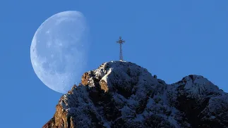 Krzyż na Giewoncie, fot. PAP/Grzegorz Momot