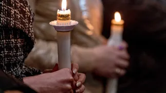 Wierni podczas liturgii Wigilii Paschalnej Fot. PAP/Paweł Jaskółka