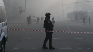 Policjant na ulicach Kijowa - zdjęcie ilustracyjne Fot. PAP/EPA/SERGEY DOLZHENKO