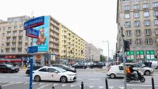 Skrzyżowanie Al. Jerozolimskich i ul. Kruczej w Warszawie. Fot. PAP/Rafał Guz