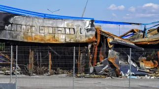 Zniszczdenia po rosyjskim ataku na Nikopol w 2024 r. Fot. PAP/Alena Solomonova