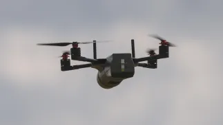 Dron - zdjęcie ilustracyjne Fot. PAP/Leszek Szymański