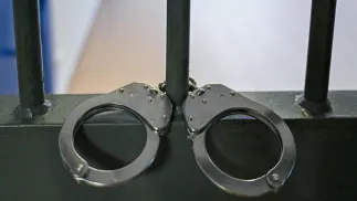 Kajdanki. Fot. PAP/Darek Delmanowicz