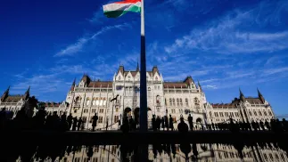 Plac przed parlamentem w Budapeszcie Fot. PAP/EPA/ROBERT HEGEDUS