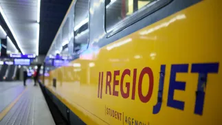Pociąg przewoźnika RegioJet, zdjęcie ilustracyjne, fot. PAP/Leszek Szymański