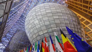 Прапори країн-членів ЄС, фотоілюстрація. Fot. PAP/EPA/OLIVIER MATTHYS