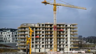 Budowa bloku mieszkalnego Fot. PAP/Darek Delmanowicz