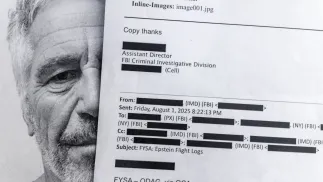 Wydruk z tzw. "akt Epsteina". Fot. PAP/EPA/CRISTOBAL HERRERA-ULASHKEVICH 