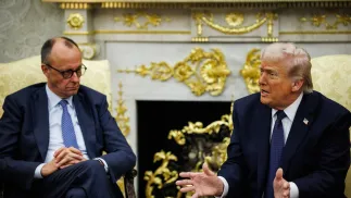 Kanclerz Niemiec Friedrich Merz i prezydent USA Donald Trump. Fot. PAP/EPA/	SAMUEL CORUM / POOL