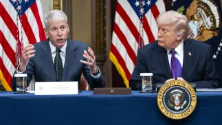 Prezydent USA Donald Trump i minister energii Chris Wright. Fot. PAP/EPA/BONNIE CASH / POOL