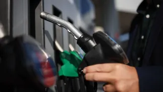  Dystrybutor na stacji benzynowej. Fot. PAP/Leszek Szymański