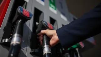 Dystrybutor paliwa Fot. PAP/Leszek Szymański