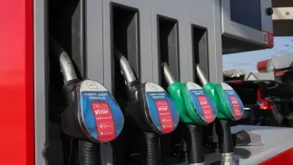 Dyspozytor paliwa na stacji benzynowej. Fot. PAP/Leszek Szymański