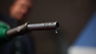 Dystrybutor na stacji benzynowej. Fot. PAP/Leszek Szymański