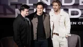 Christopher Miller, Phil Lord i Ryan Gosling Fot. PAP/EPA/JOSE MENDEZ