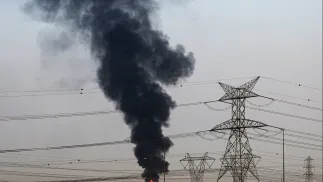 Unoszący się dym po ataku rakietowym. Fot. EPA/STRINGER