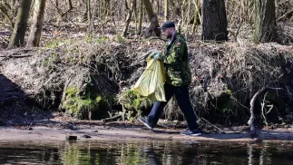 Sprzątanie dorzecza Odry Fot. PAP/Marcin Bielecki