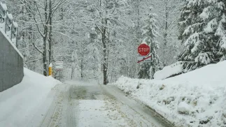 Wzmożone opady śniegu w Tatrach. Fot. PAP/Józef Niedziałek