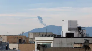 Dym nad Teheranem po jednym z ataków na miasto, zdjęcie ilustracyjne, fot. PAP/EPA/ABEDIN TAHERKENAREH