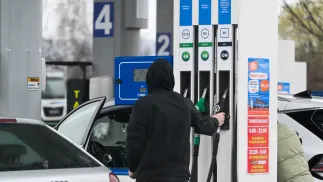 Stacja paliw. Fot. PAP/Darek Delmanowicz