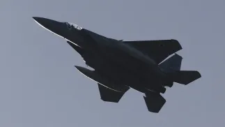 Myśliwiec f-15 Fot. PAP/EPA/ABIR SULTAN