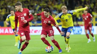 Szwed Daniel Svensson oraz Nicola Zalewski i Sebastian Szymański. Fot. PAP/Leszek Szymański