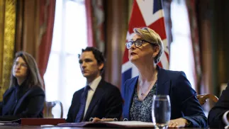 Szefowa brytyjskiej dyplomacji Yvette Cooper. Fot. PAP/EPA/TOLGA AKMEN / POOL