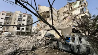 Zniszczenia w mieście Tyr w Libanie po ataku Izraela Fot. PAP/EPA/STRINGER