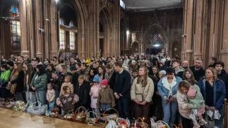 Великоднє богослужіння в костелі Святого Миколая в Києві, фотоілюстрація. Fot. PAP/Vladyslav Musiienko