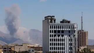 Zniszczenia w Teheranie. Fot. PAP/EPA/ABEDIN TAHERKENAREH