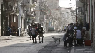 Діти на вулицях Гавани. Фотоілюстрація. Fot. PAP/EPA/	ERNESTO MASTRASCUSA