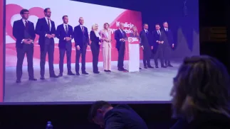 Donald Tusk i dziesiątka polityków KO na wybory. Fot. PAP/Leszek Szymański