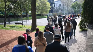 Очередь к избирательному участку в Будапеште. Fot. PAP/EPA/Attila Kovacs