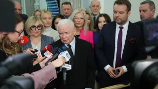 Ярослав Качинський (по центру). Fot. PAP/Rafał Guz