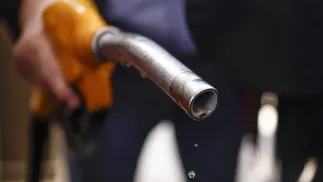 Paliwo Fot. PAP/EPA/YOAN VALAT