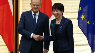 Donald Tusk, Sanae Takaichi. Fot. PAP/EPA/Hiro Komae