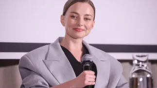Aktorka Kamila Urzędowska podczas spotkania promocyjnego filmu „Lalka”. Fot. PAP/Leszek Szymański