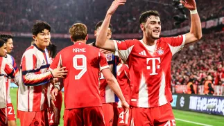 Piłkarz Bayernu Monachium Aleksandar Pavlovic. Fot. PAP/EPA/ANNA SZILAGYI