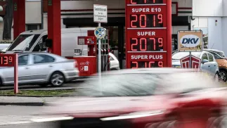 Stacja paliw w Niemczech. Fot. PAP/EPA/FILIP SINGER