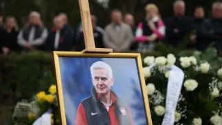 Uroczystości pogrzebowe piłkarza i trenera Jacka Magiery na Cmentarzu Wojskowym na Powązkach w Warszawie, fot. PAP/Leszek Szymański