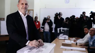 Румен Радев на избирательном участке. Fot. PAP/EPA/BORISLAV TROSHEV