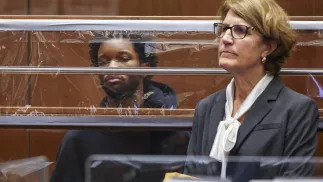 Anthony "D4vd" Burke i obrońca Marilyn Bednarski. Fot. PAP/EPA/TED SOQUI 