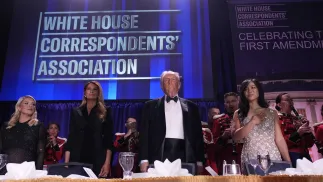 Od lewej: Karoline Leavitt, Melania Trump, Donald Trump oraz korespondentka CBS w Białym Domu Weijia Jiang, PAP/EPA/ABACA PRESS POOL/Yuri Gripas / POOL