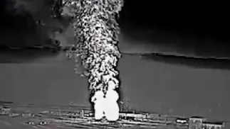 Nalot spowodował pożar w rafinerii. Fot. X/Defense of Ukraine (zdjęcie ilustracyjne)