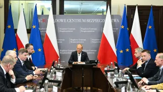 Premier Donald Tusk podczas odprawy Fot. PAP/Radek Pietruszka