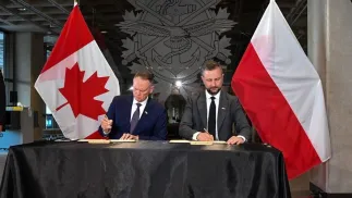 Ministrowie obrony Polski i Kanady podpisali list intencyjny ws. współpracy w ramach SAFE Fot. MON